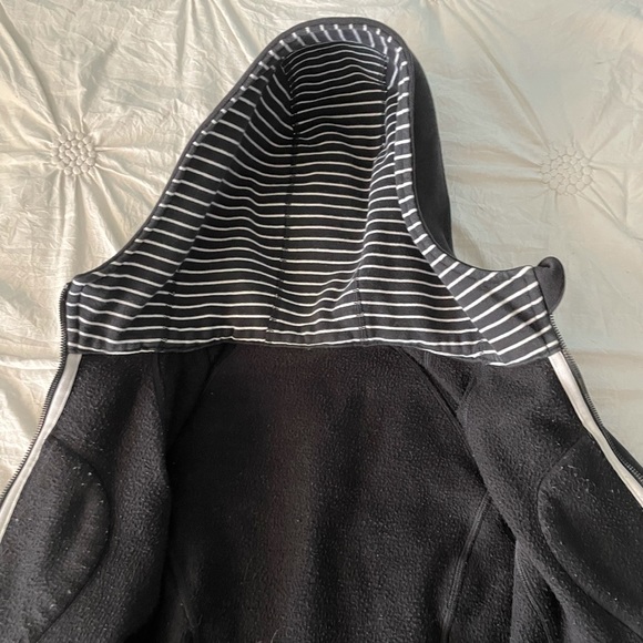 Black Vintage Lululemon Jacket - Picture 4 of 5